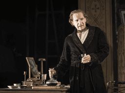Ralph Fiennes i Grace Pervades på Theatre Royal Haymarket