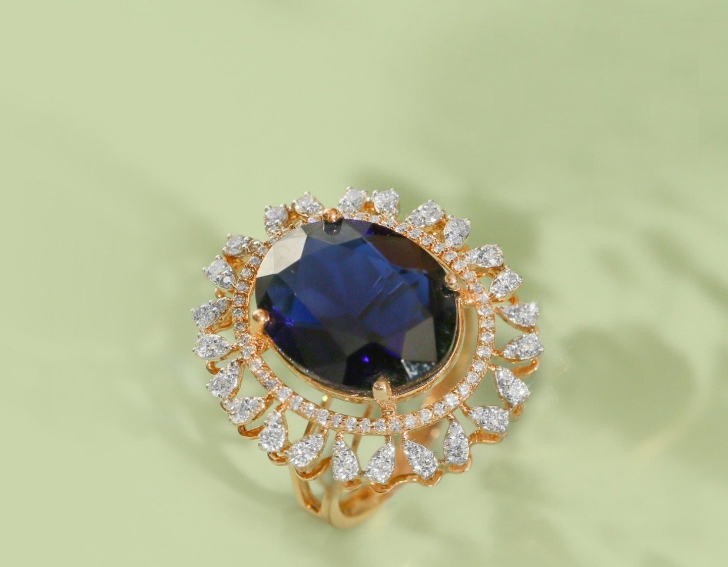 Sapphire Cocktail Ring, 18K yellow gold