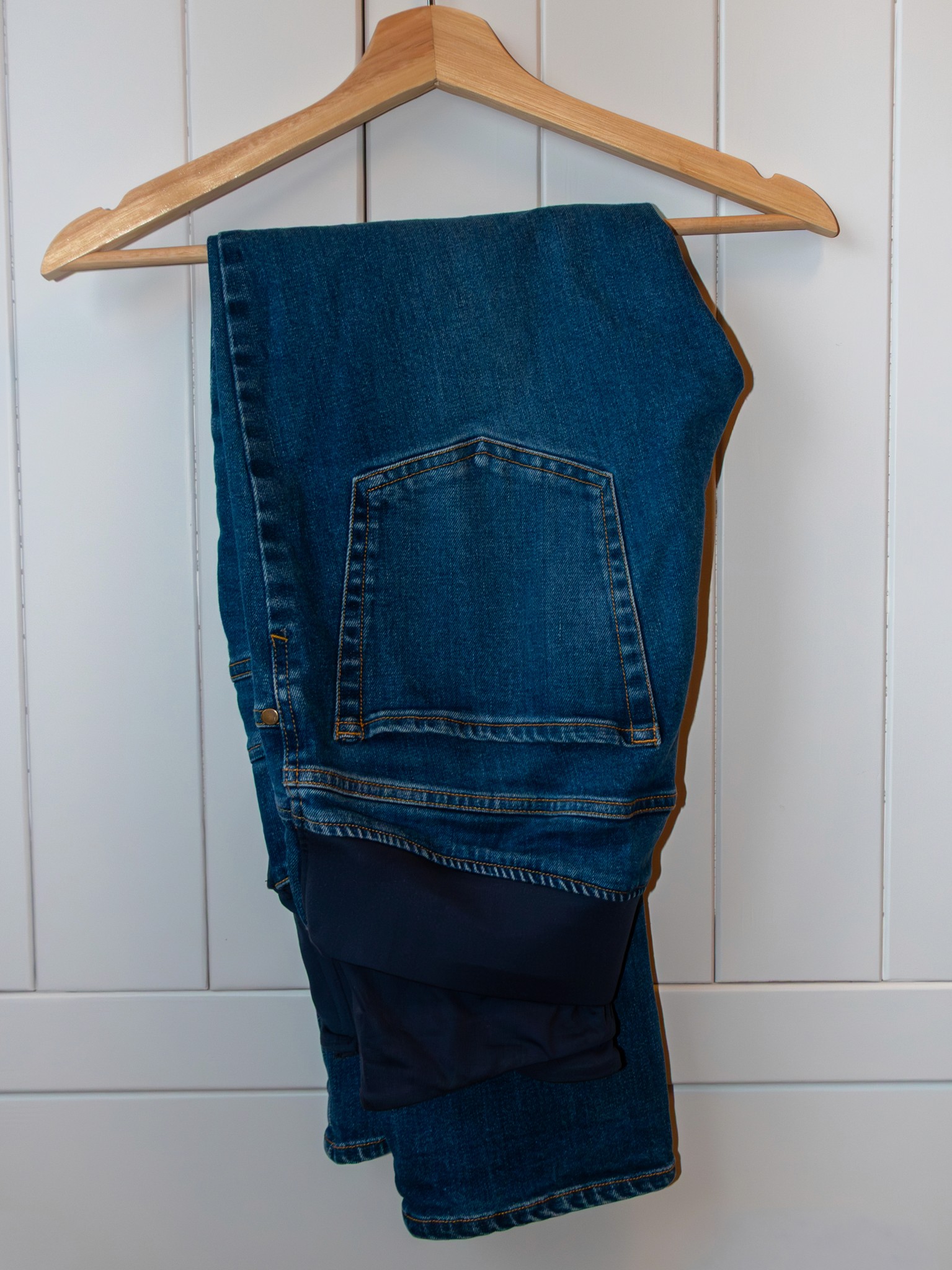 Zwangerschapsjeans, Isabella Oliver, op hanger, donkerblauw maat M