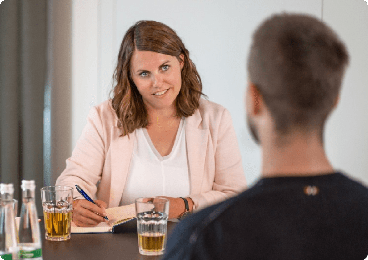 Sovendus employee conducting a job interview with an applicant