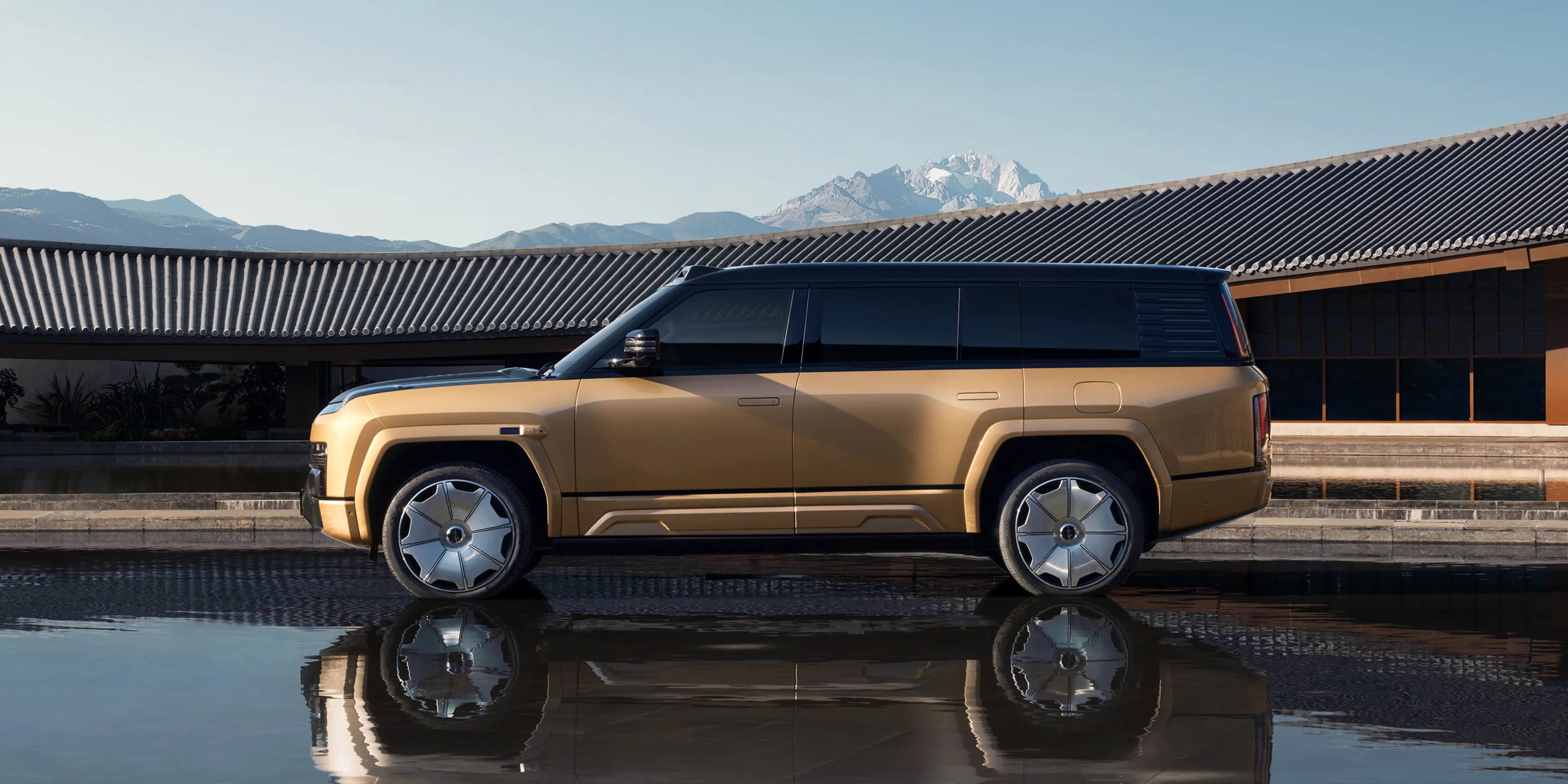BYD Yangwang U8L 2025