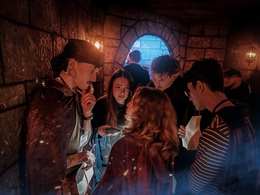 jeunes jouant à une murder party
