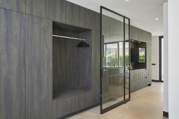 Moderne villa maatwerk garderobe