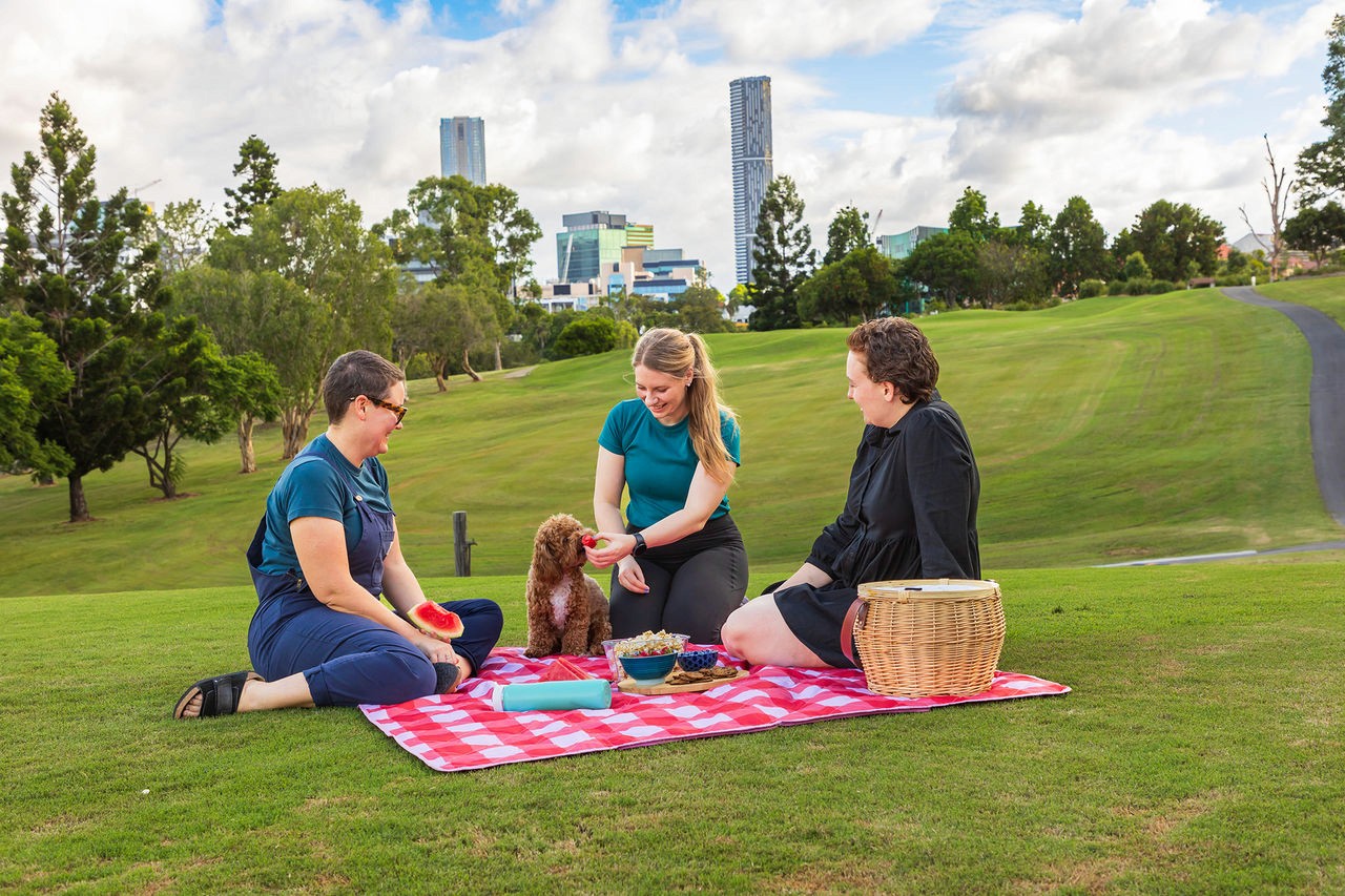 https://www.brisbane.qld.gov.au/content/brisbanecitycouncil/home/parks-and-recreation/parks-and-greenspaces/book-a-park-site/calamvale-district-park/_jcr_content/root/container/container/section_container_507712175/responsive_grid/column_control/responsive_grid_1/articlelist_copy_cop.coreimg.jpeg/content/brisbanecitycouncil/home/parks-and-recreation/parks-and-greenspaces/find-park-facilities-and-locations/_jcr_content/_cq_featuredimage/1754876653620/vic-park-picnic-2024-17.jpeg/_jcr_content/renditions/cq5dam.web.1280.1280.jpeg