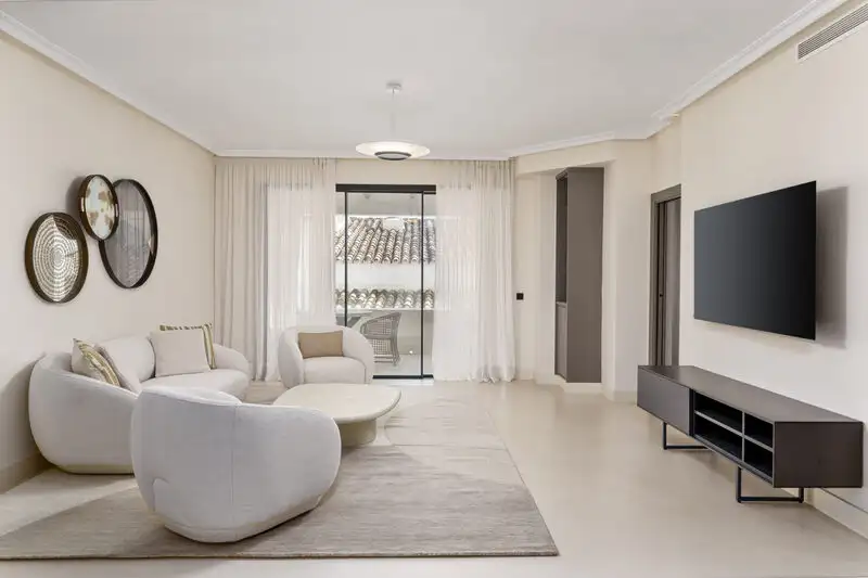 Stylish Renovated 2-Bedroom Apartment in Puerto Banús