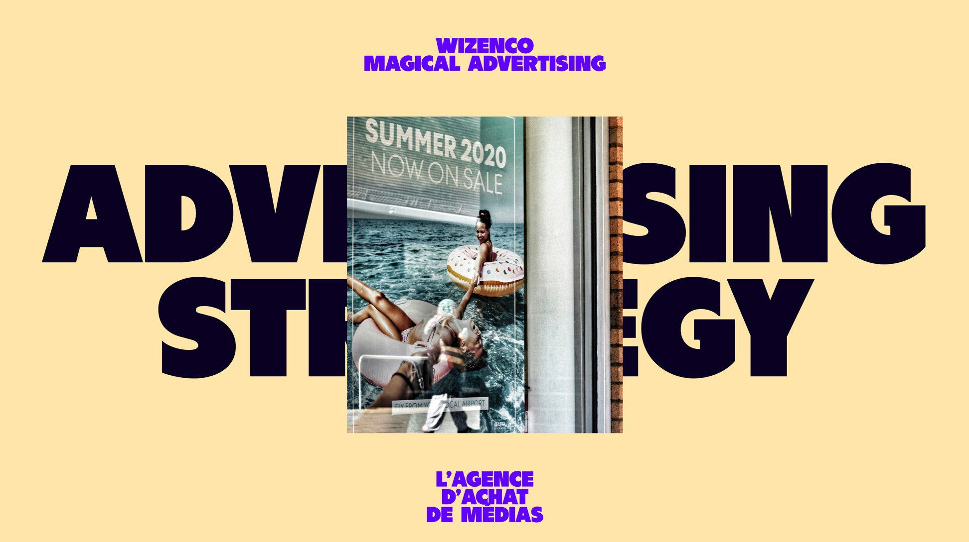 Advertising strategy. + photo d'une affiche publicitaire.