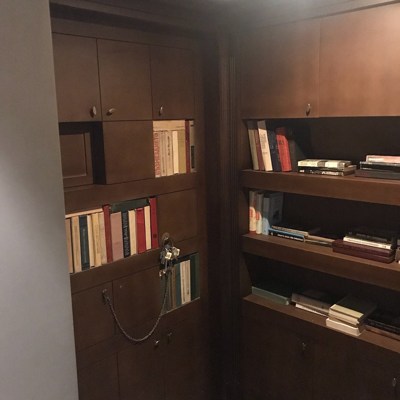 5L Speakeasy Bar hidden entrance