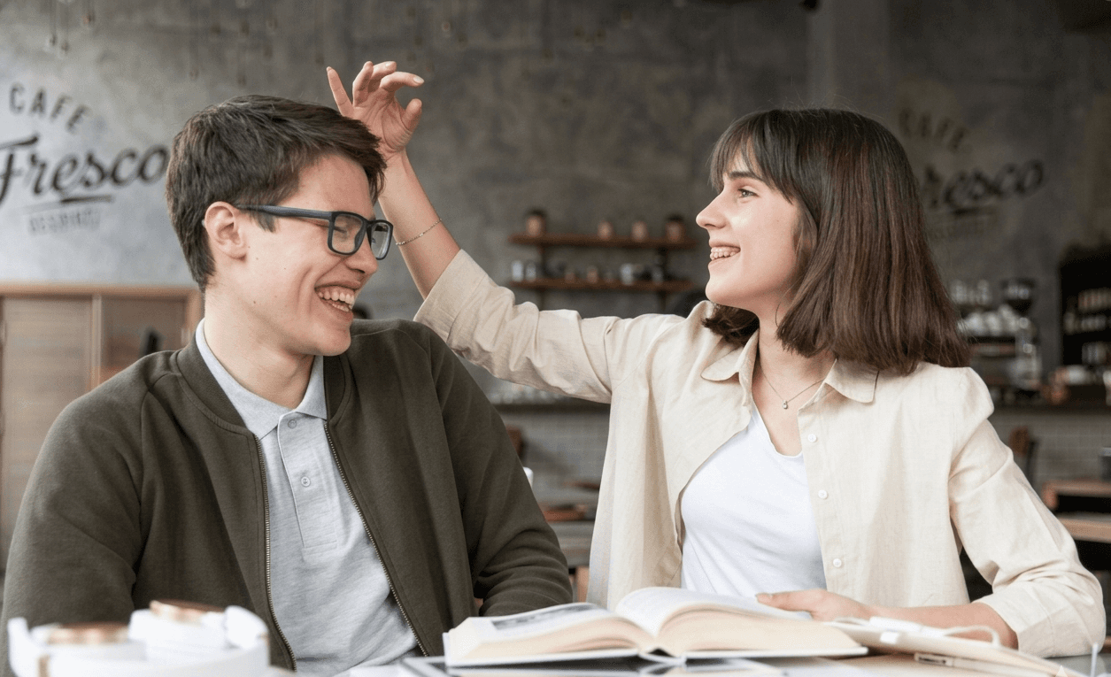 People practising how to start a conversation naturally in a relaxed social setting