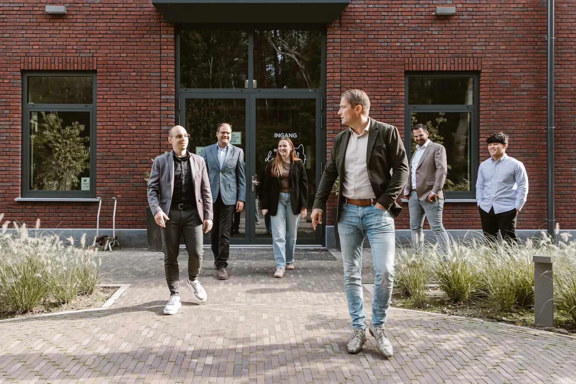 BMVV-team voor het kantoor