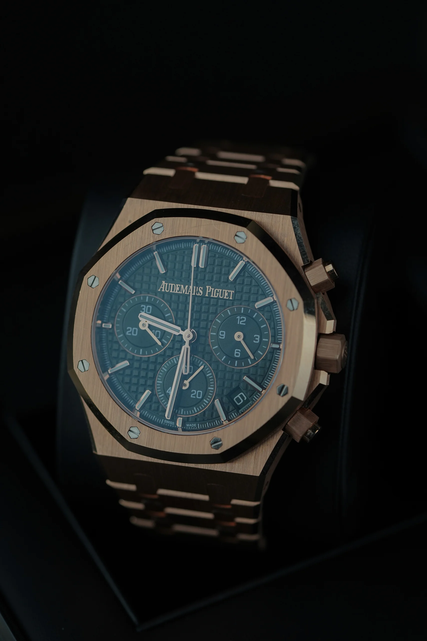 Audemars Piguet Royal Oak Chronograph Rose Gold Green Dial 26240OR full front view