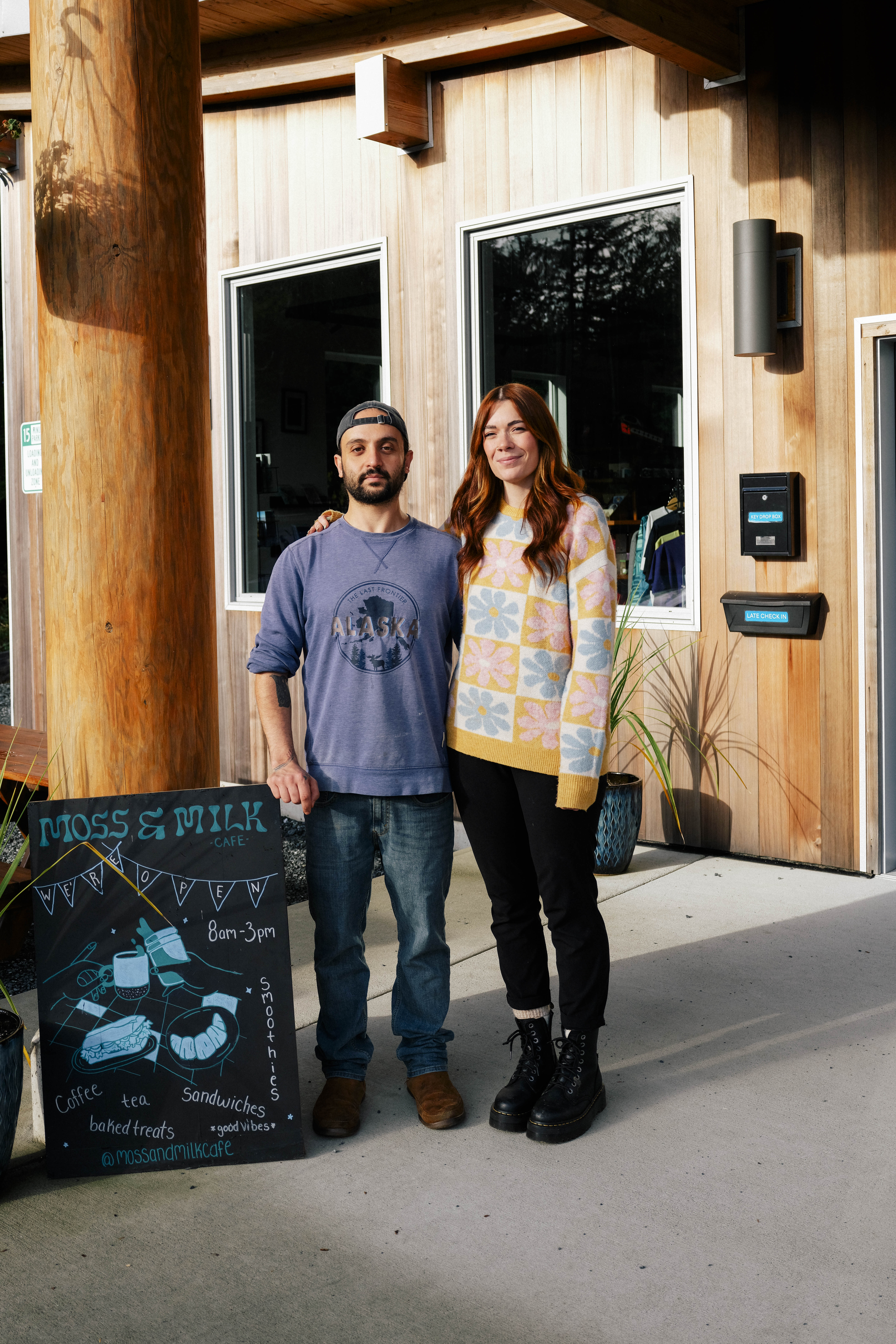 Located within the Tsawaak RV Resort’s visitors centre, Moss & Milk is a warm, welcoming community cafe that serves up an incredible array of seasonal bites, coffee, and warming specialized drinks.