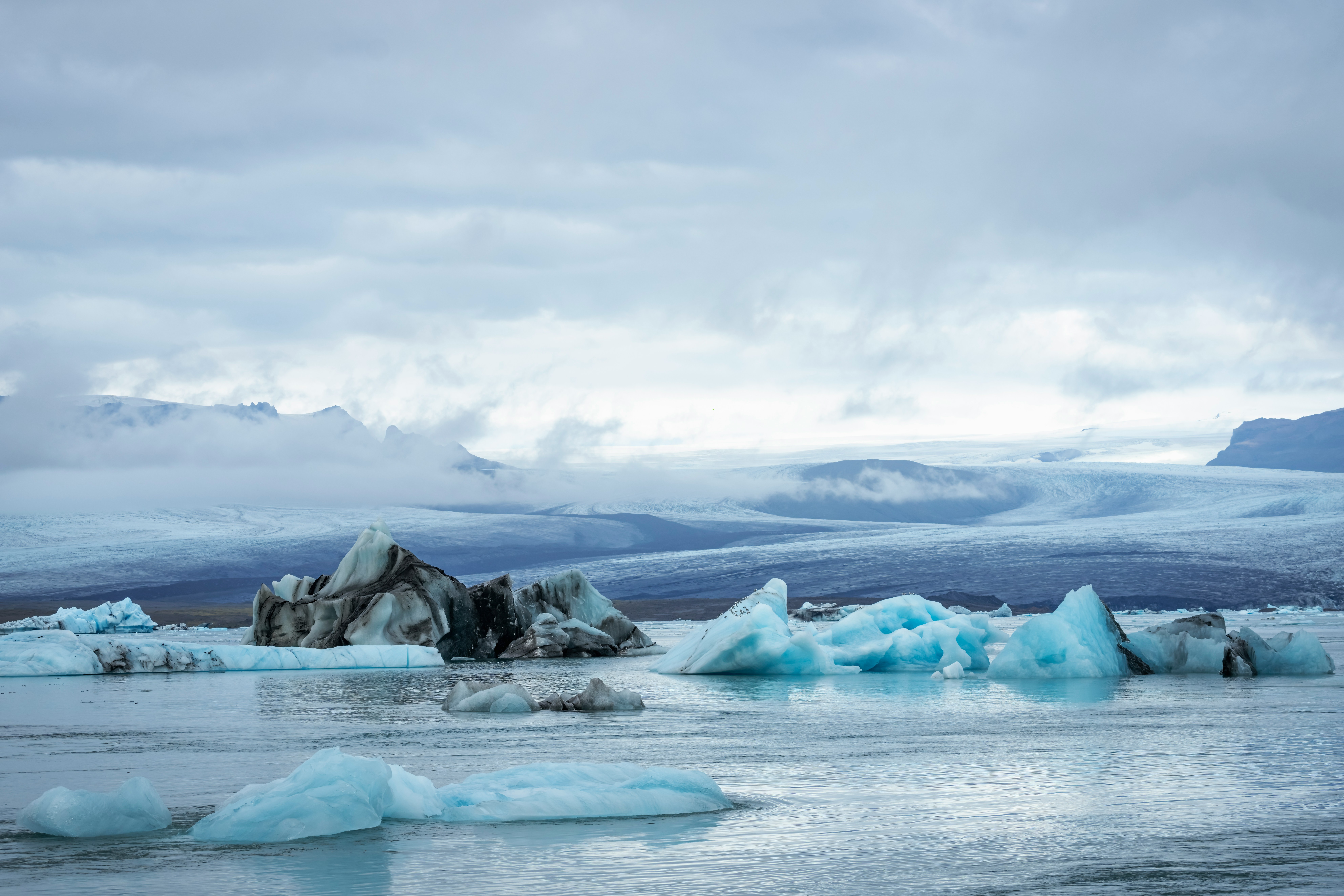 Icebergs drifting on Jökulsárlón Glacier Lagoon in Iceland’s South Coast.