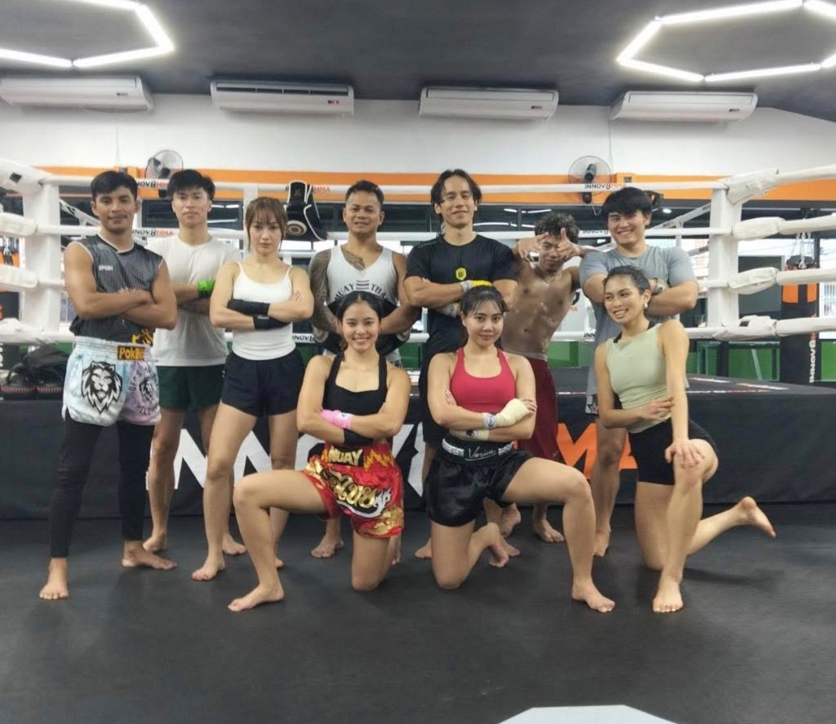 Group pic of a large class at innov8mma