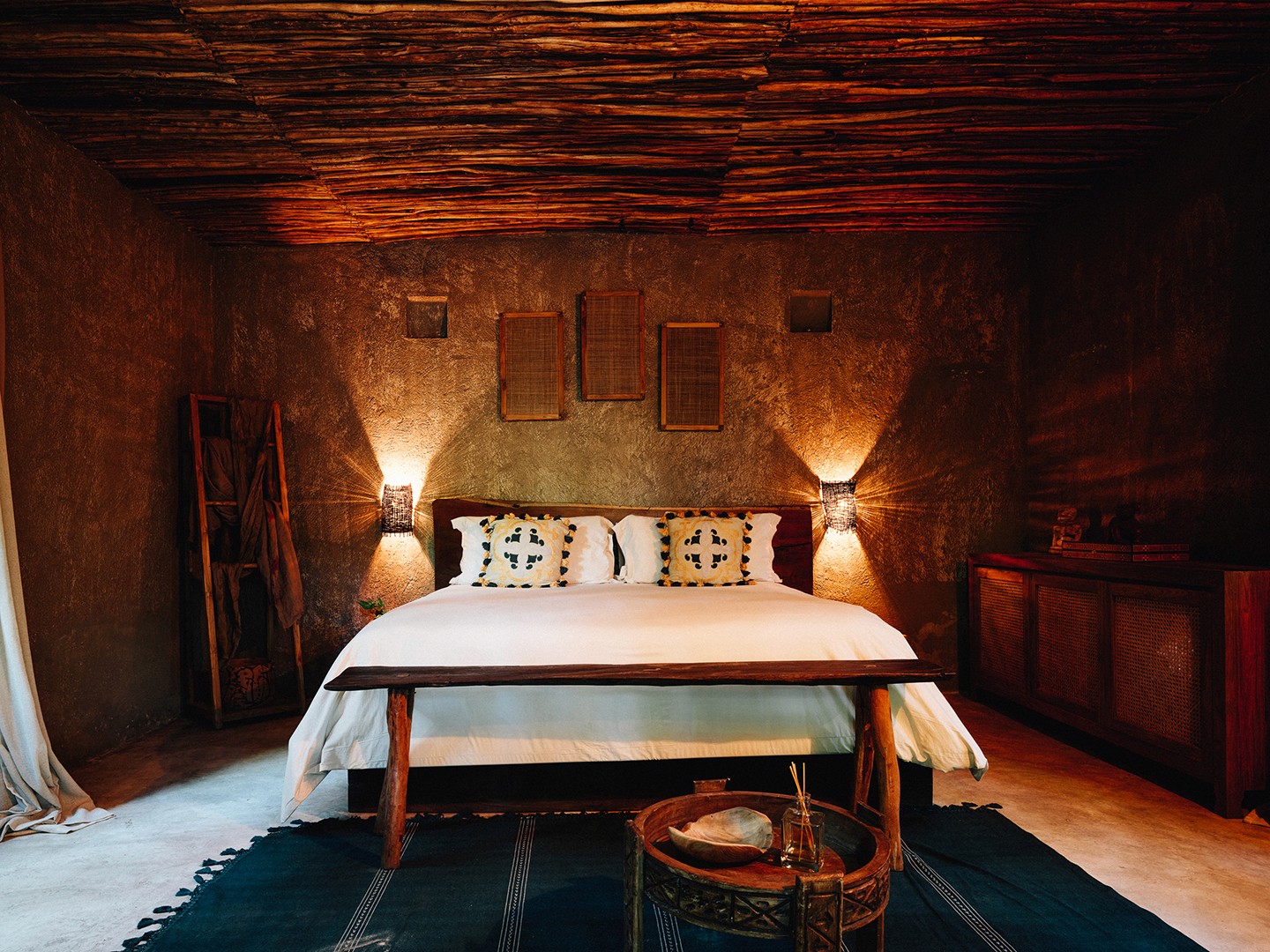 Jungle Room at Nômade Tulum featuring a lamp and huge window with stunning view.