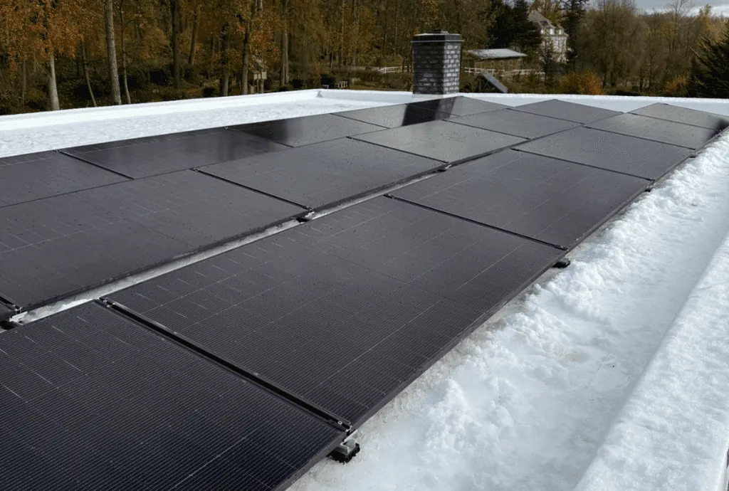 Photo du toit d'une maison en à Choisy-au-Bac équipée de panneaux photovoltaïques dont l'installation a été faite par Solarock.