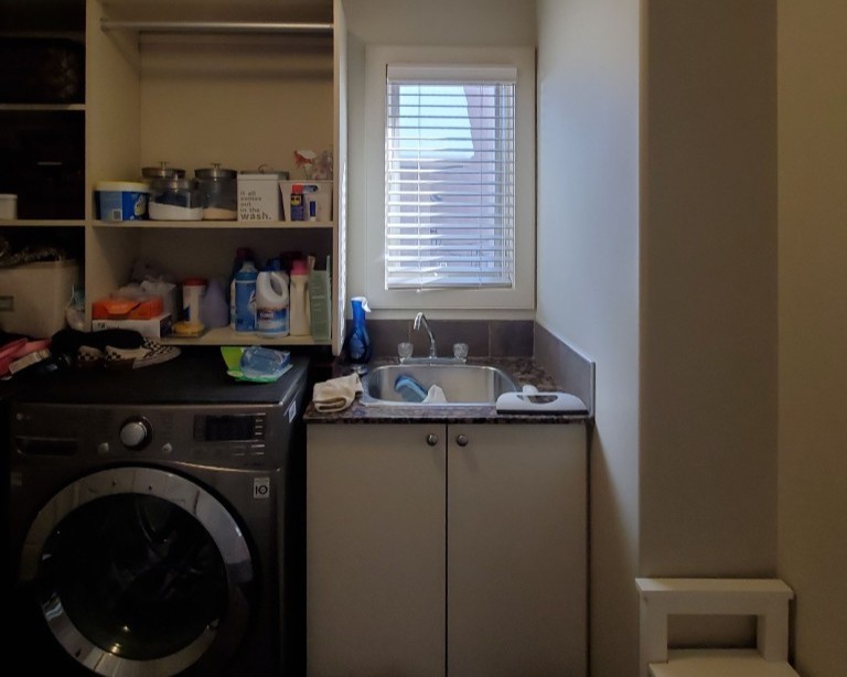 A laundry room with no counterspace.