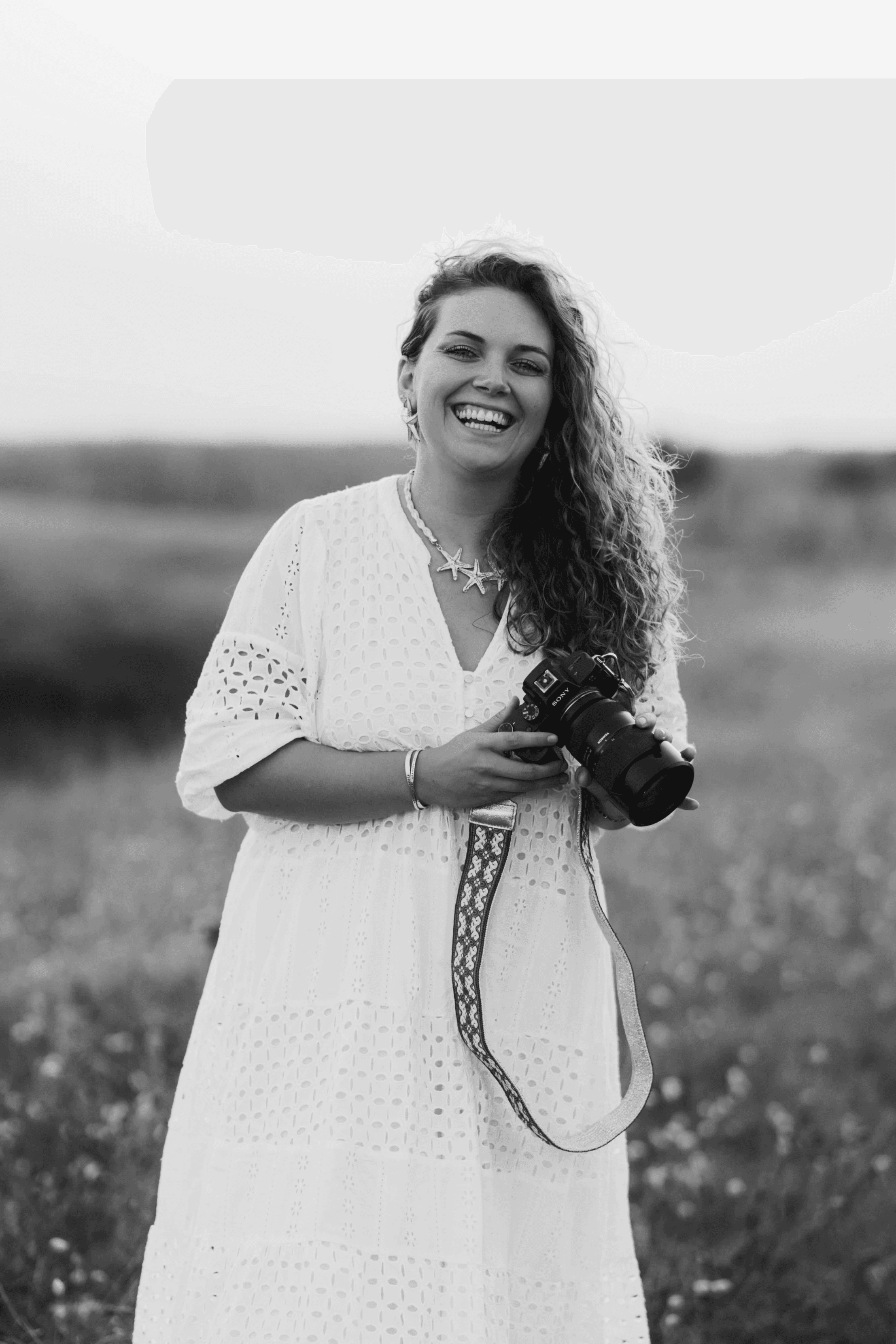 Amelia photographing