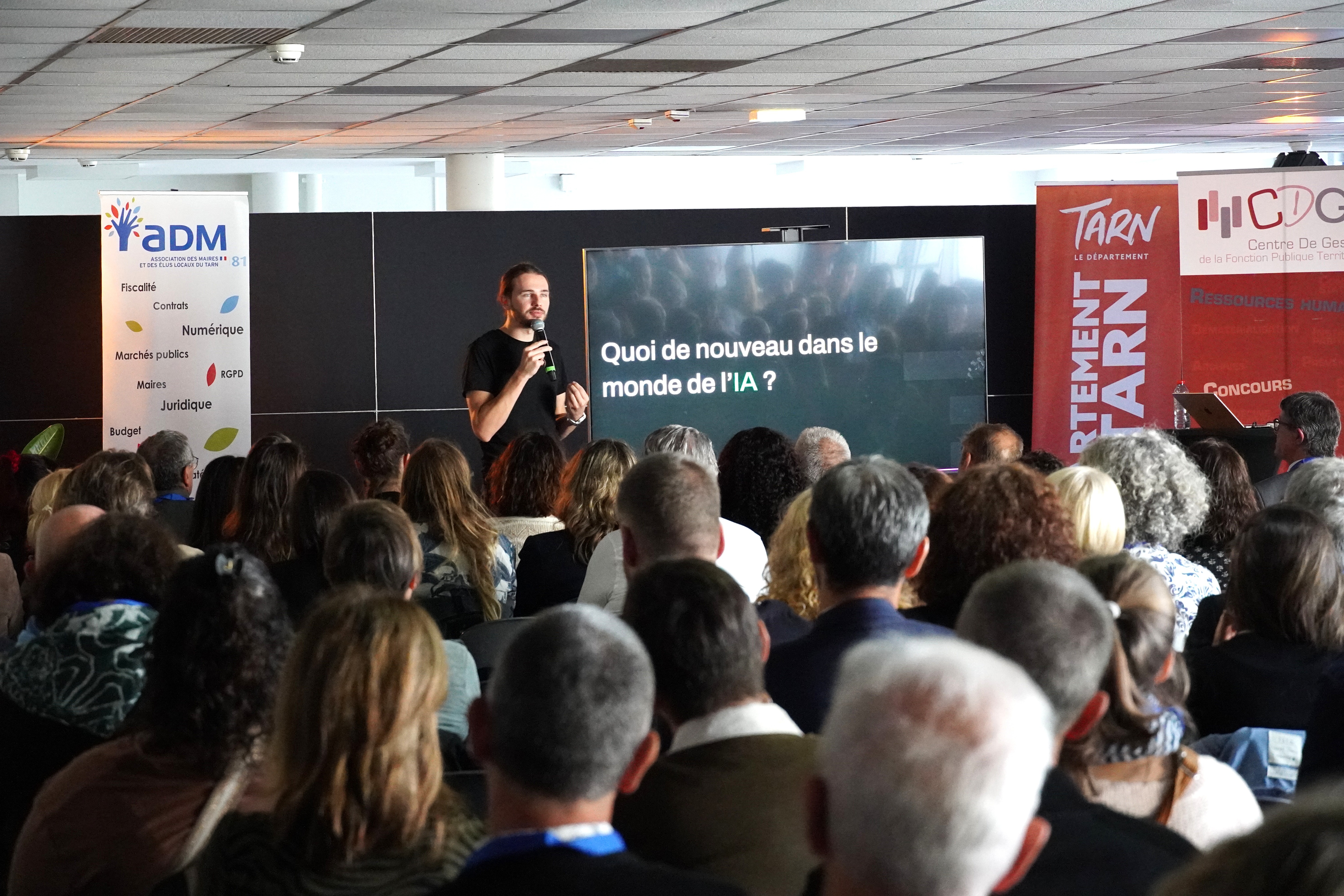 Thomas SOLIGNAC giving a conference