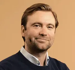 Portrait photo of Hampus Sellmann, COO and founder of Leonh