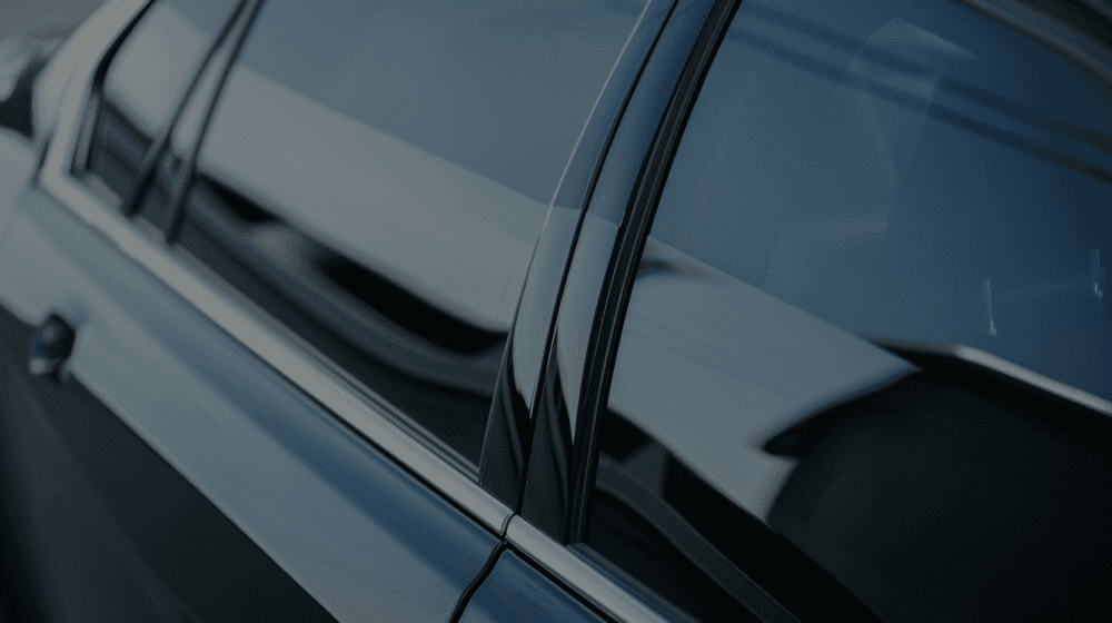 Странично автостъкло на автомобил с фабрично уплътнение