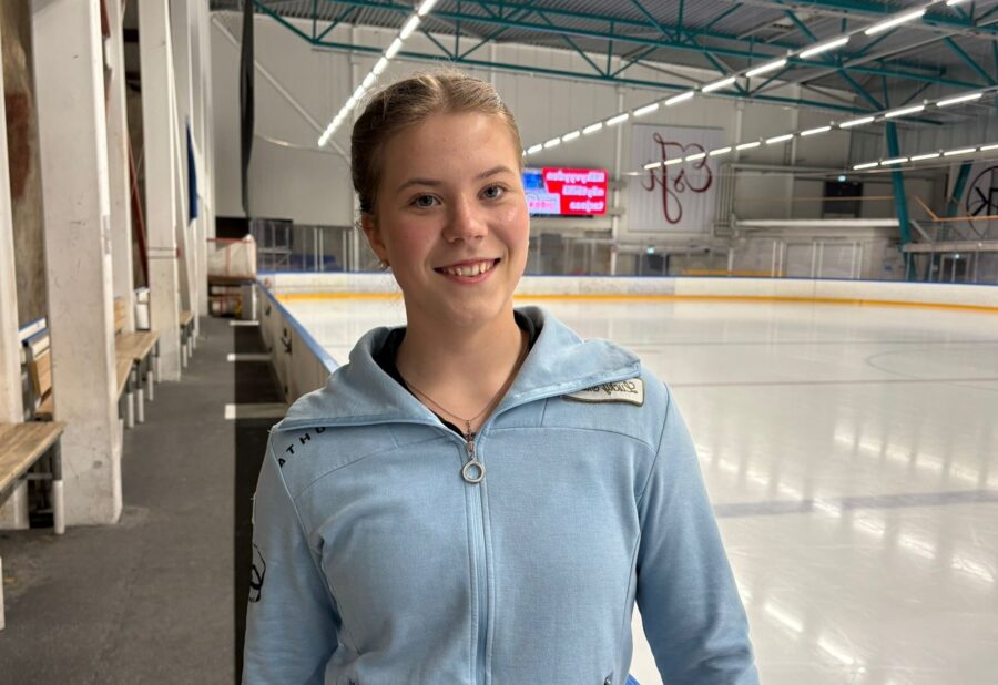 Maajoukkueluistelija Olivia Lisko osallistuu Rohkaisijat-hankkeeseen, jossa vanhempi voi pyytää rohkaisua lapselleen tämän esikuvalta.