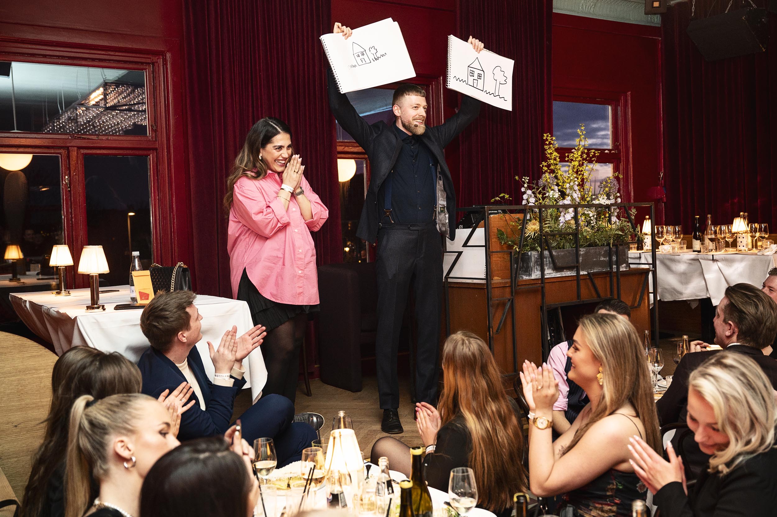 Mikkel Karlsen optræder på søpavilionen.