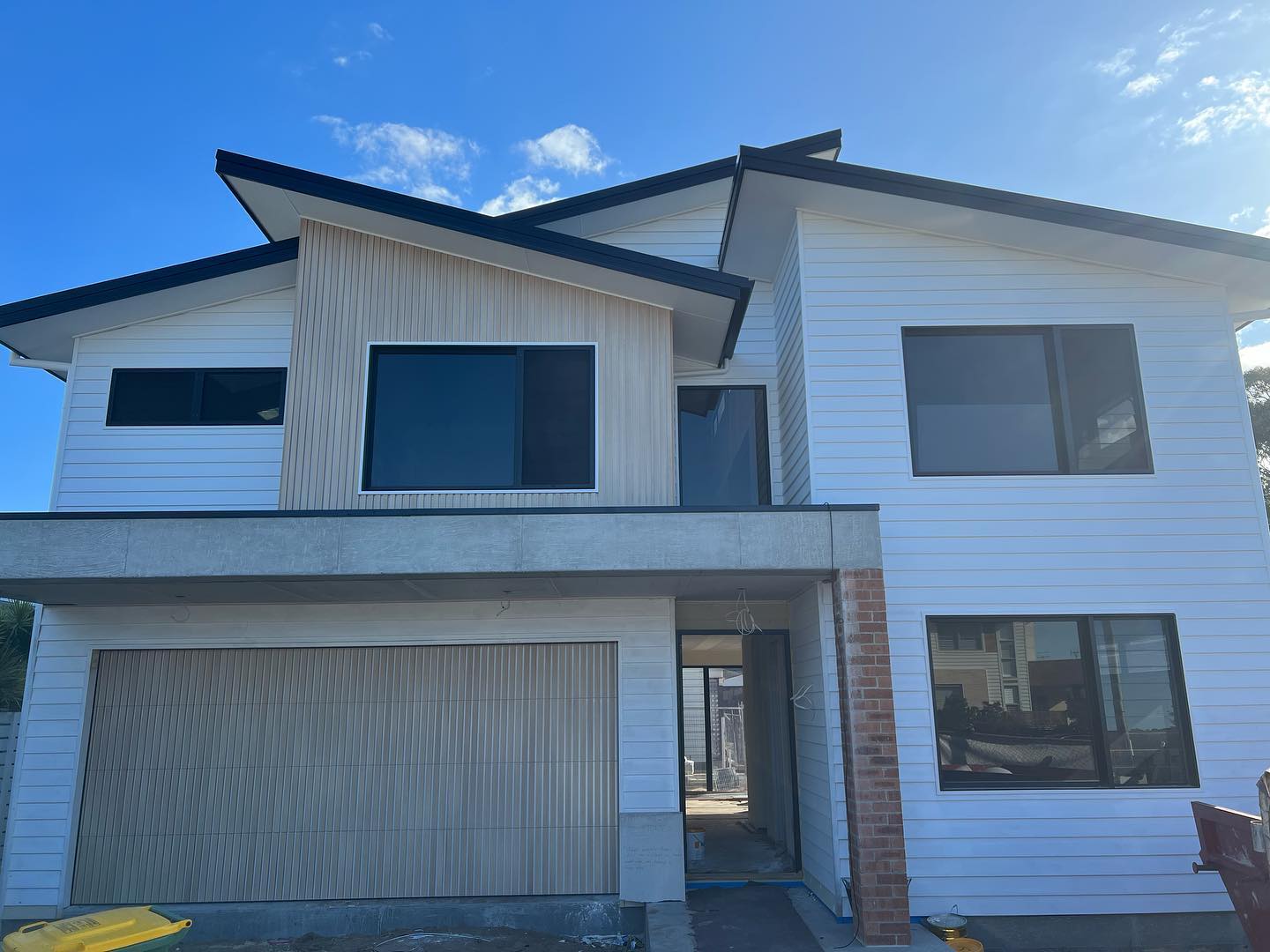 Castellation garage door & feature wall 