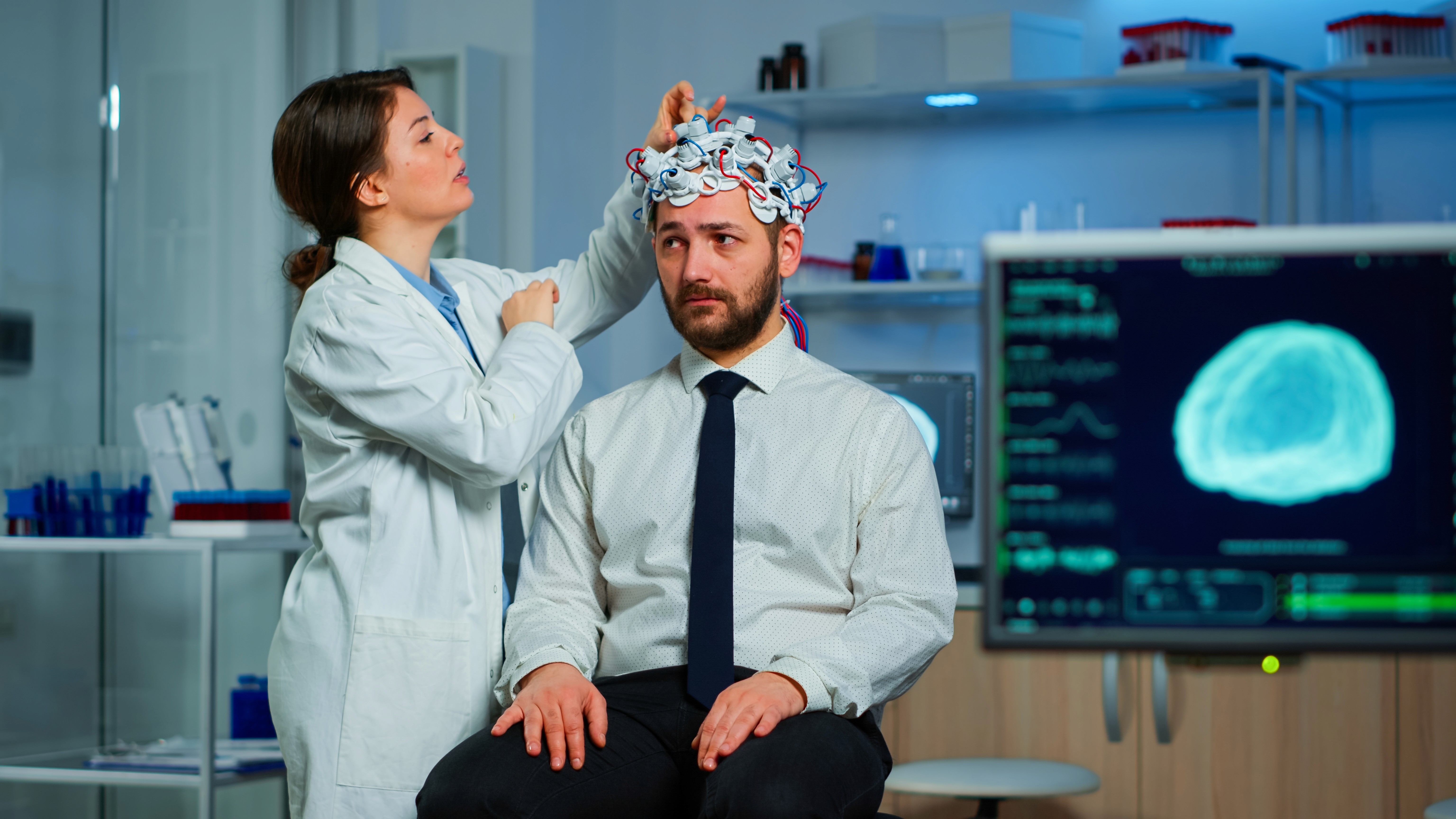 A neurologist discussin brain scanning of the patient with him.