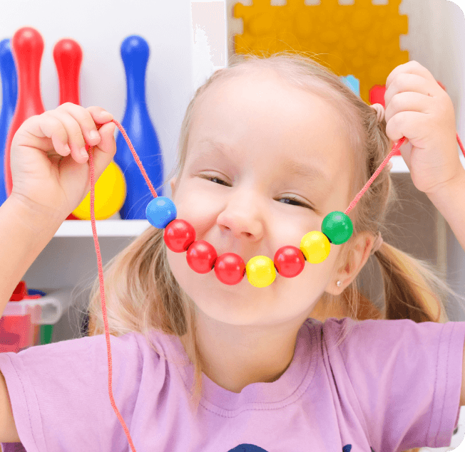 Dziewczynka bawiąca się w szkole promitis opinie