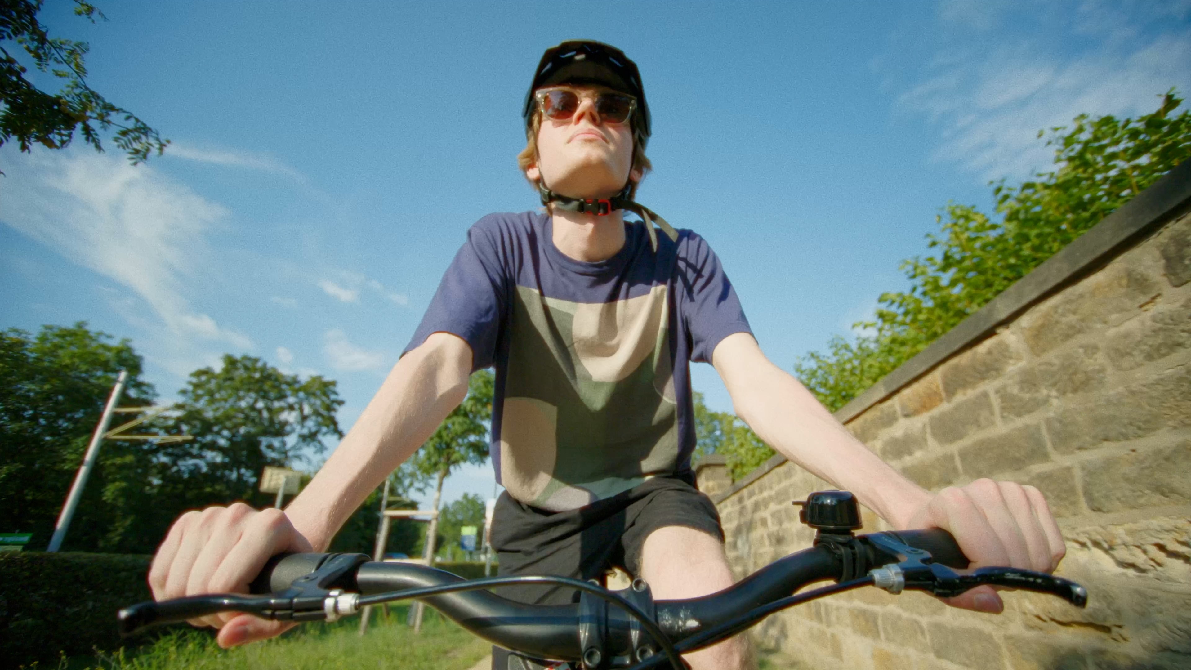 Junge auf Fahrrad