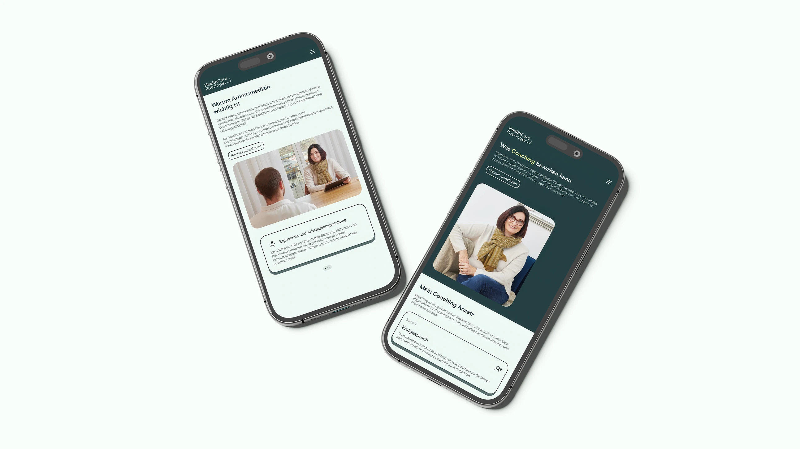 Ein Bild von zwei Iphones welche die Website von HealthCare Pueringer zeigen auf einem hellgrünen Hintergrund.
