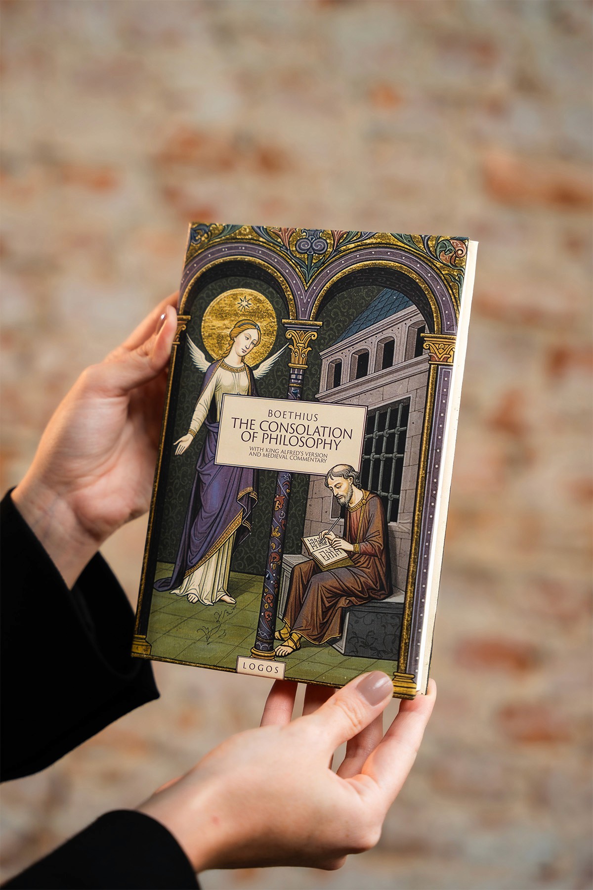 Presentation of the hardcover of the book Consolation of Philosophy by Boethius, illustrated edition by Logos.