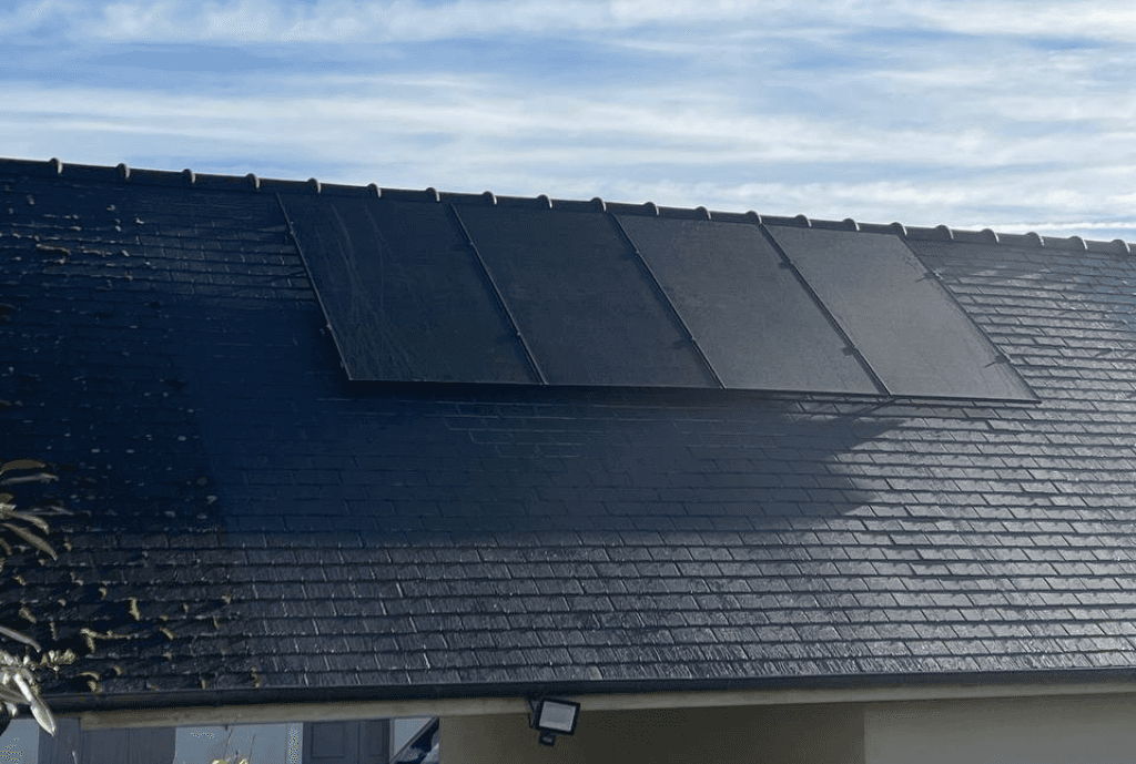 Photo d'une maison à Chambray-lès-Tours équipée de panneaux photovoltaïques dont l'installation a été faite par Solarock.