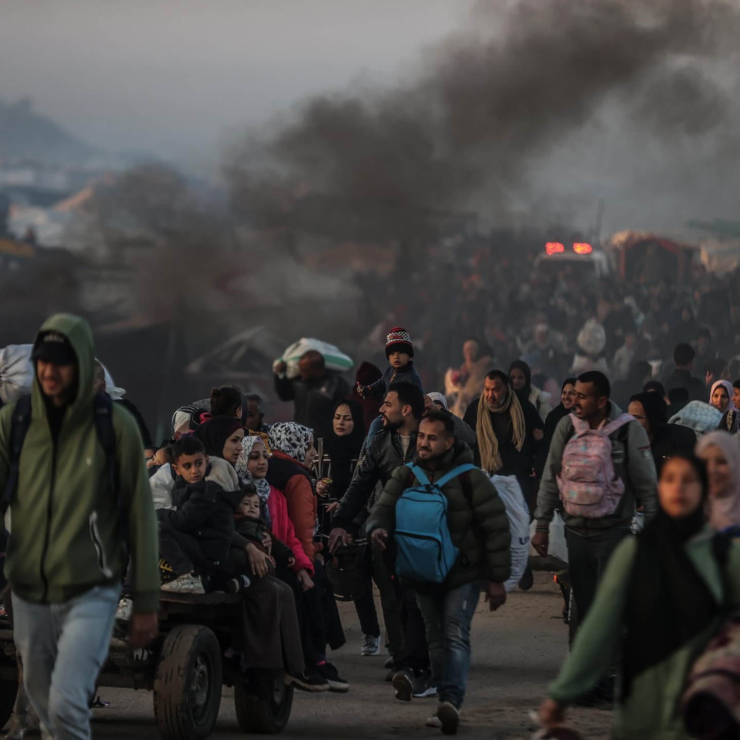 girl using laptop at restaurant