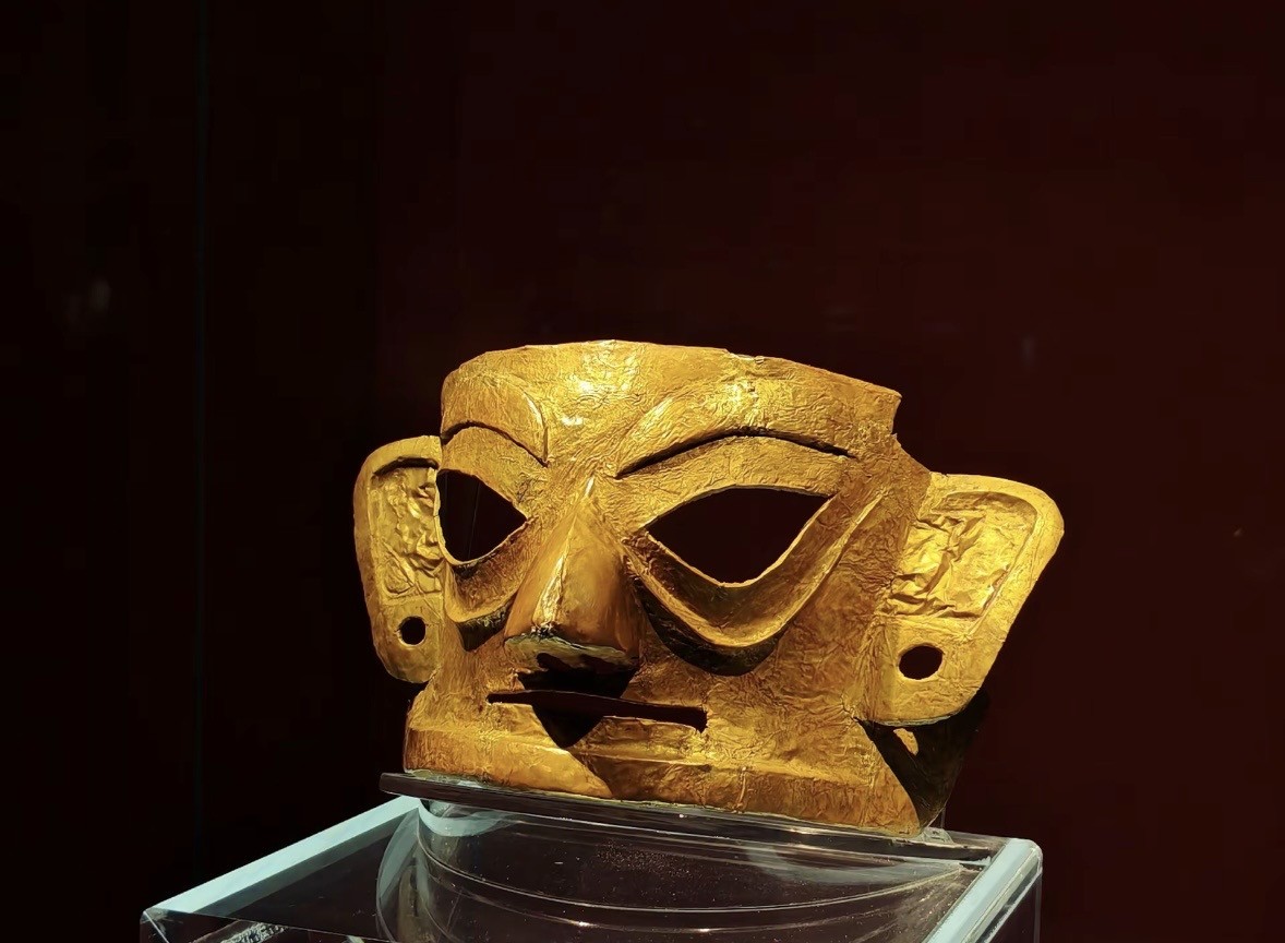 Ancient gold mask relic displayed at Jinsha Site Museum