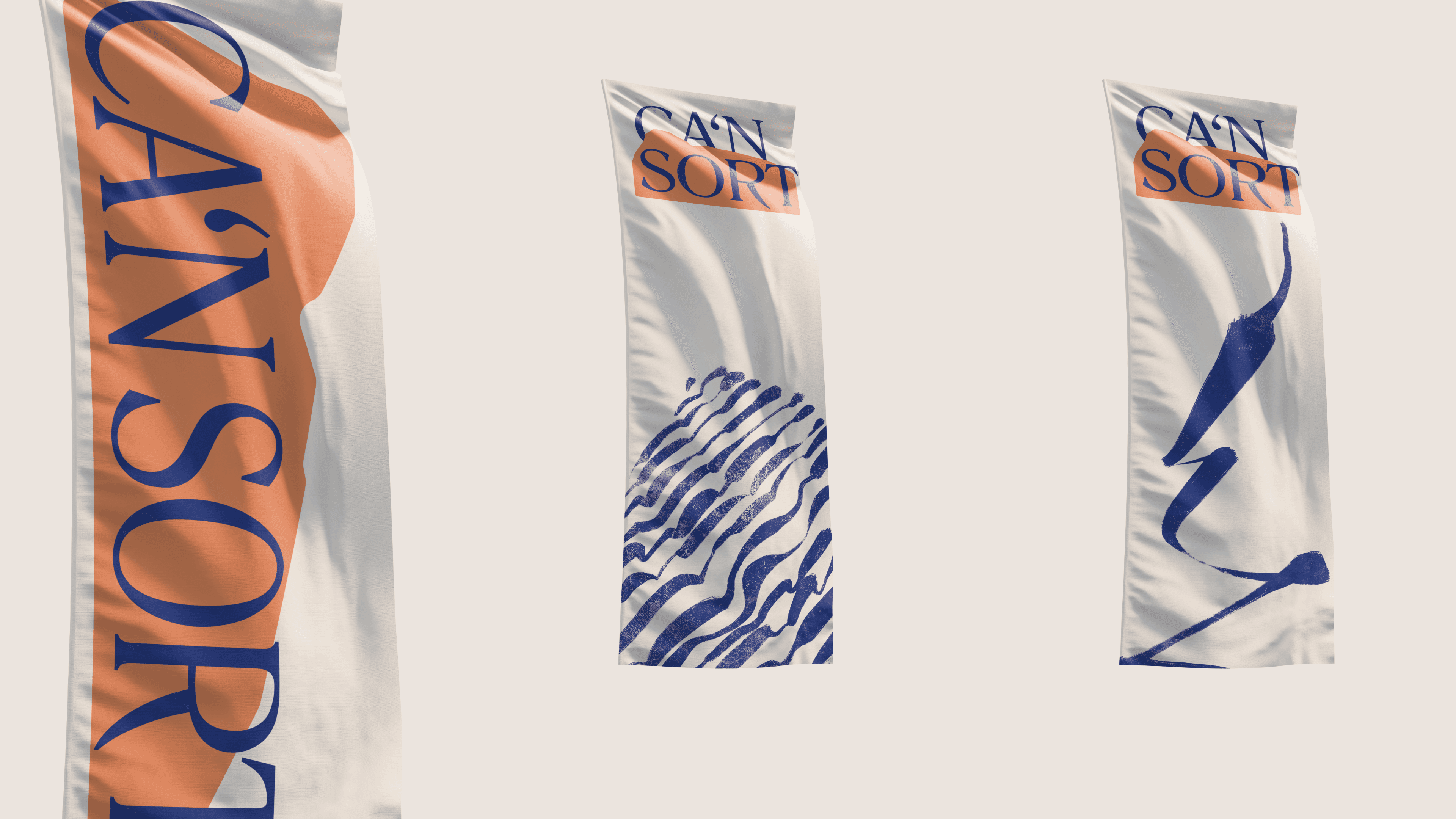 CÀN SORT apron worn with orange straps and embroidered brand logo on pale fabric