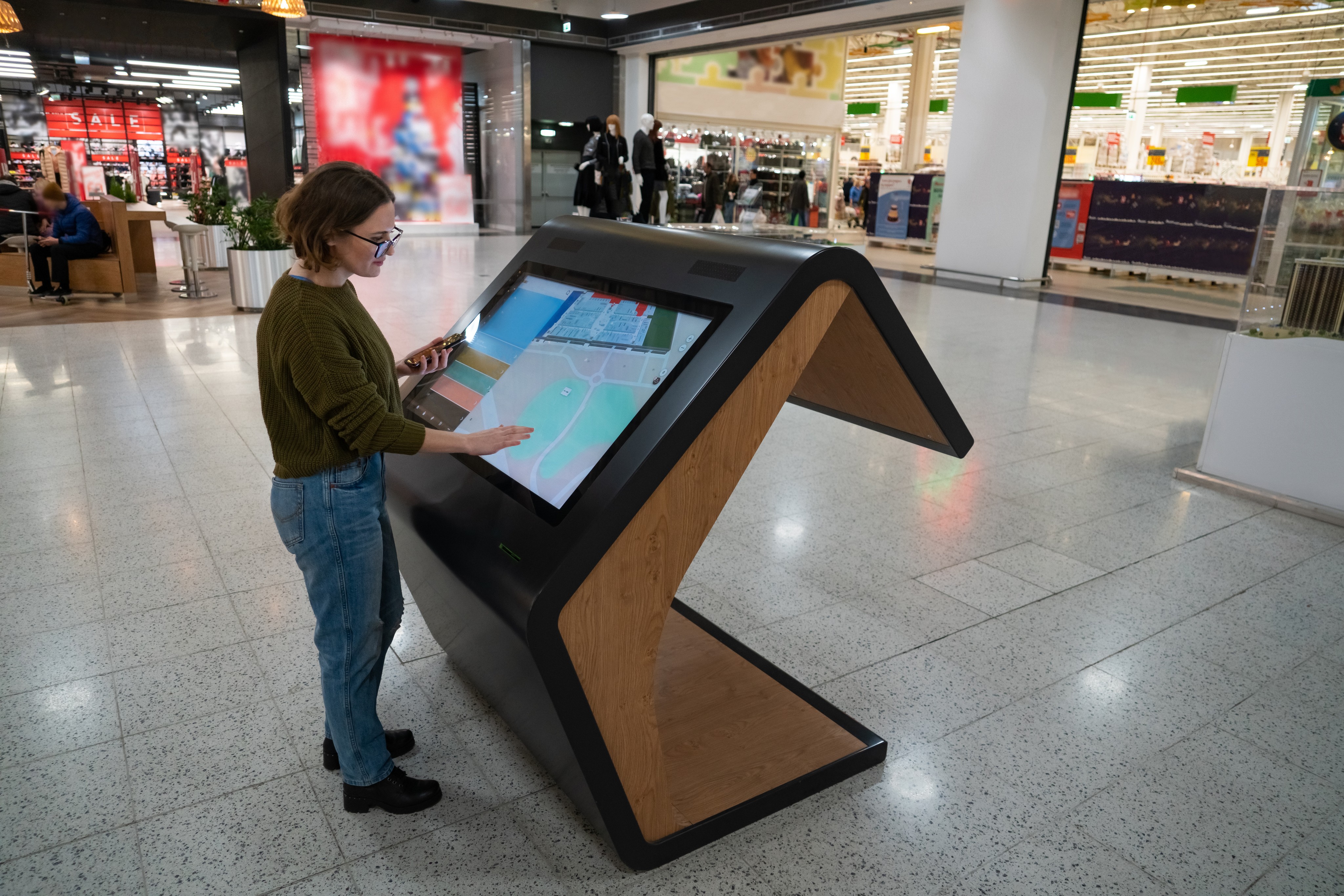 9 Digital Display Examples & How to Create Your Own Digital Sign - Juuno