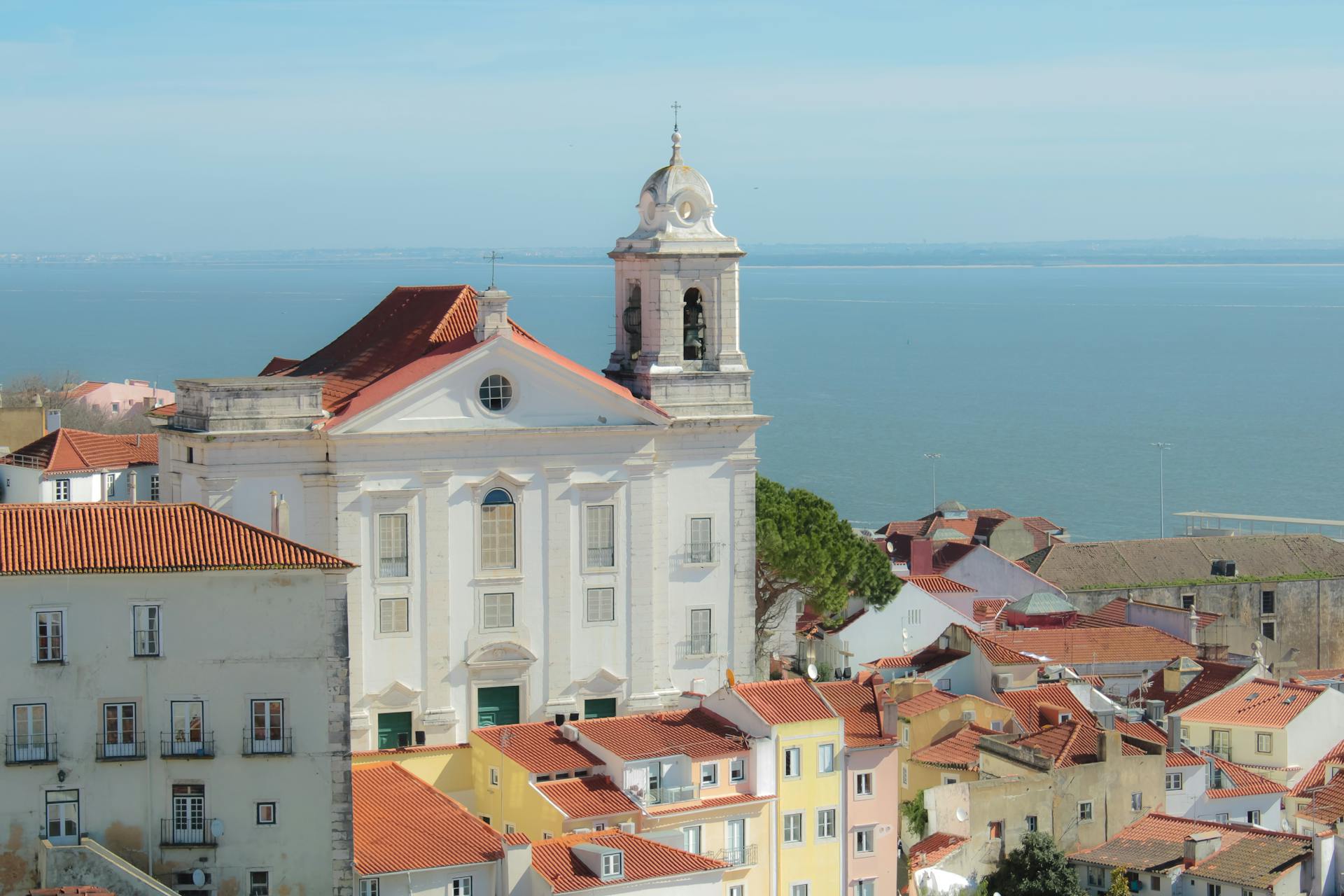 Lisbon Airport to Alfama: Best Ways to Get There