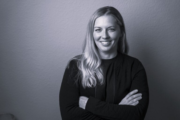 Alexandra Herrmann ist SEO Spezialistin  mit Schwerpunkt auf SEO, B2B Lead Generation und KI-gestützter Suchsichtbarkeit.