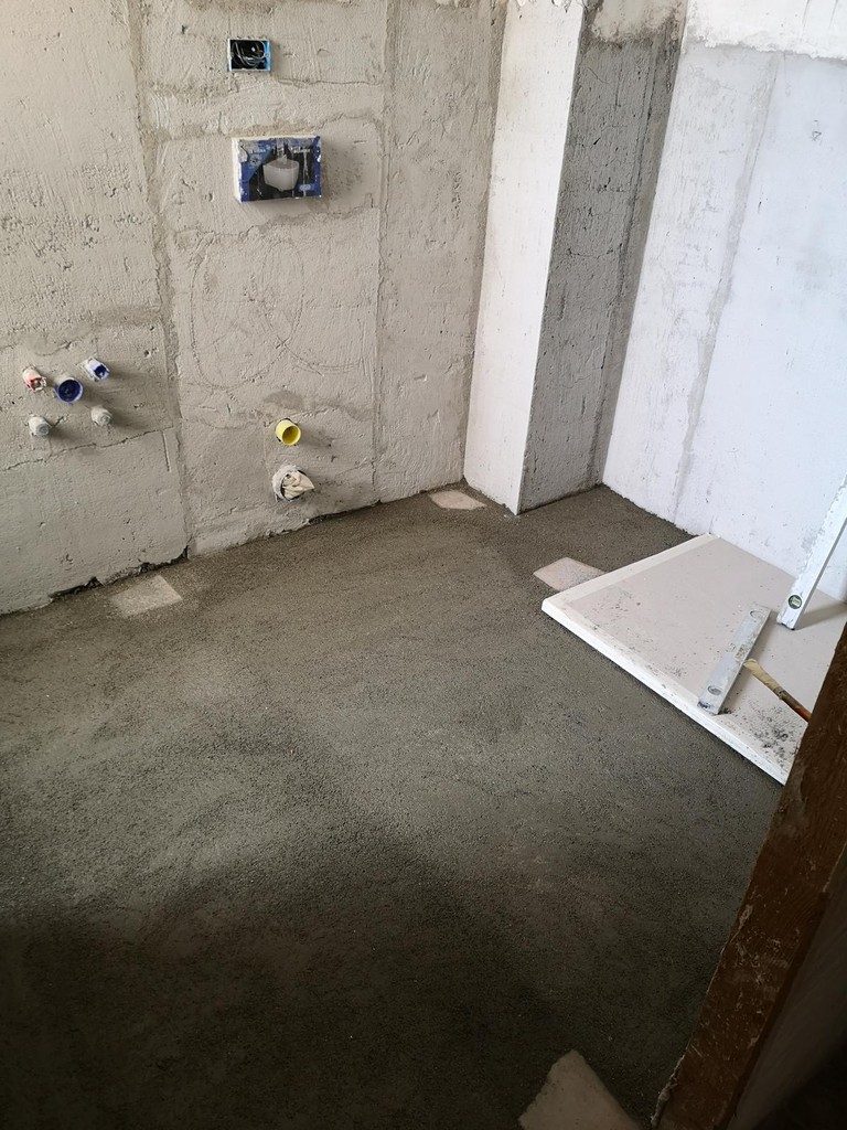Bagno Nuovo con massetto e predisposizione impianto e piatto doccia