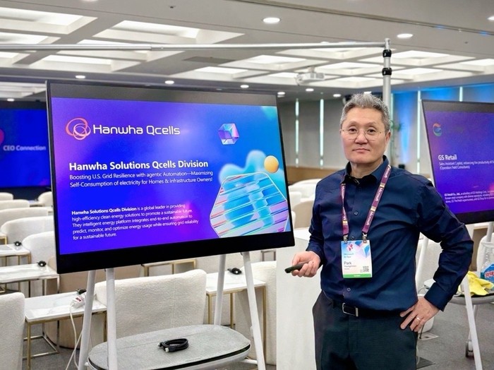 AI 오케스트레이터가 데이터센터 전력 설비를 통합 관리하는 개념도