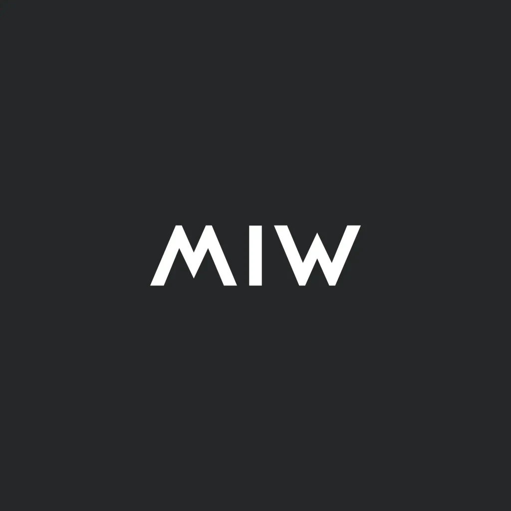 Logotipo de MIW en fondo negro.