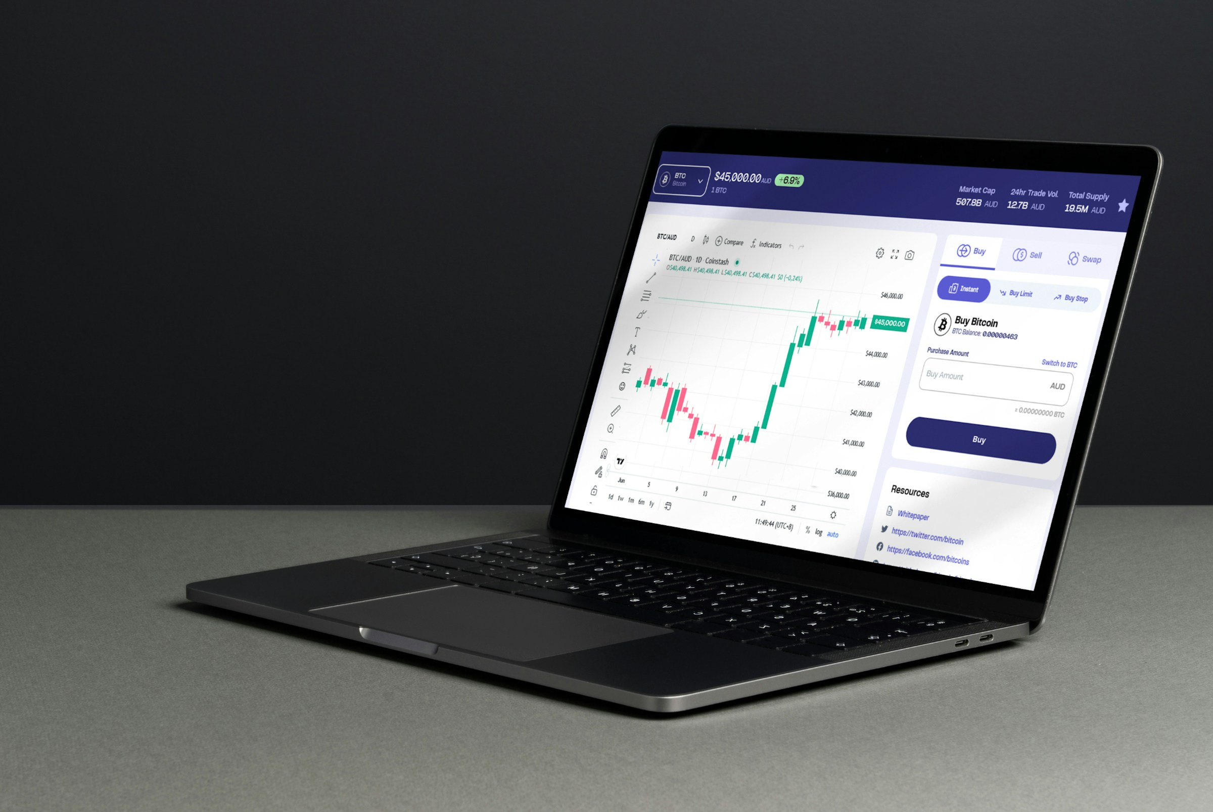 trading on laptop - Protectionism vs Free Trade