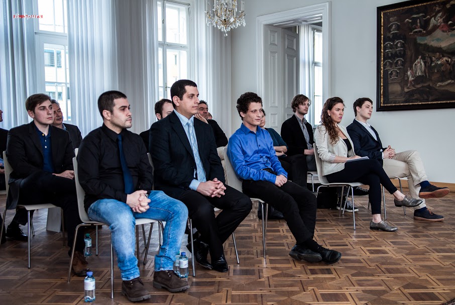 LBS students listening to DI Franz Viehböck DI Franz Viehböck, Chief Technology Officer at Berndorf AG 