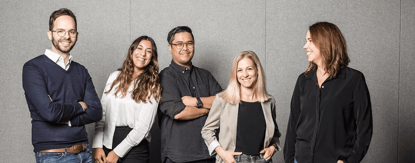 Group photo of the Sovendus Business teams in the Sovendus office