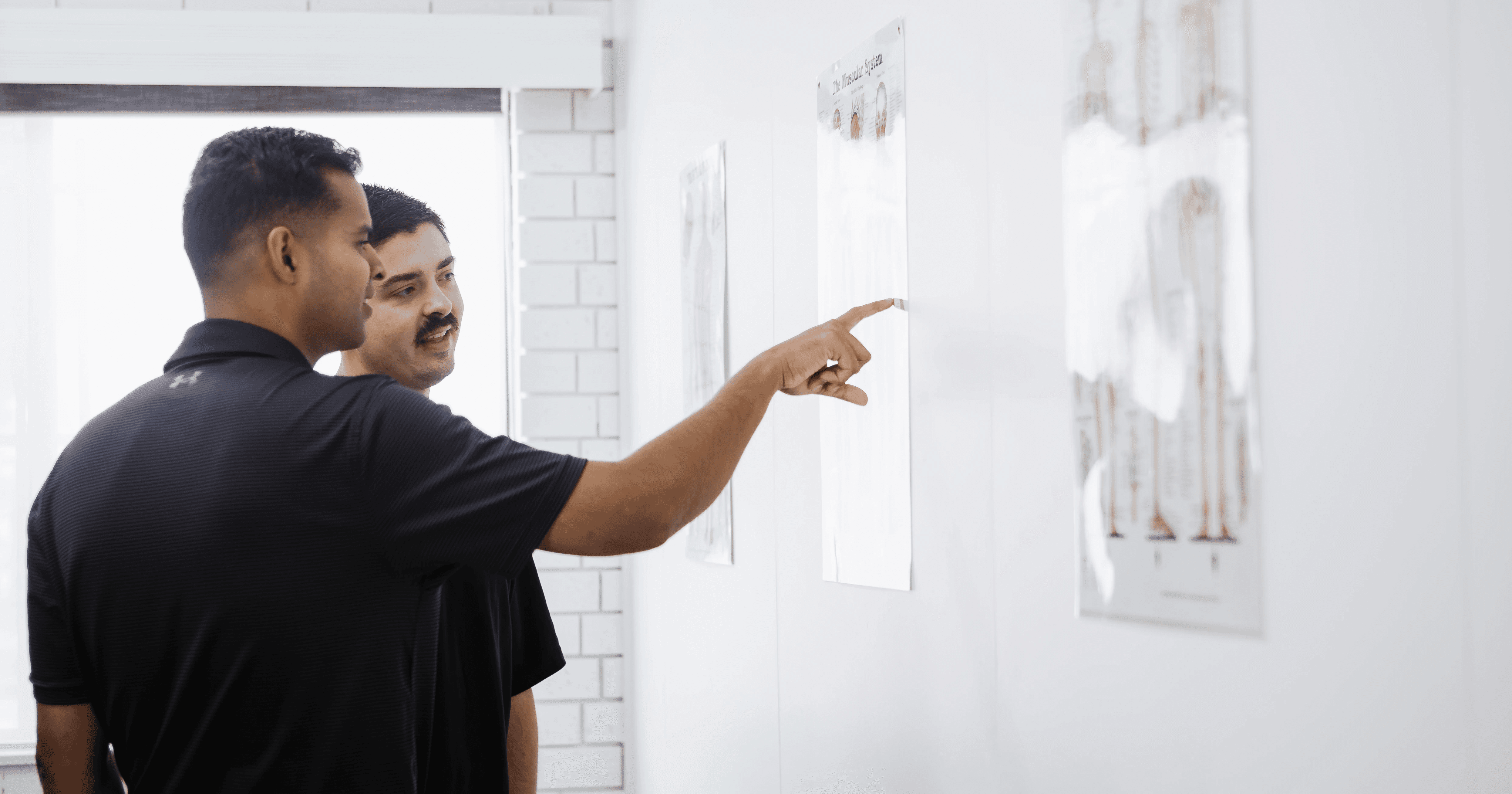 Niraj De Silva Showing a Patient a diagram