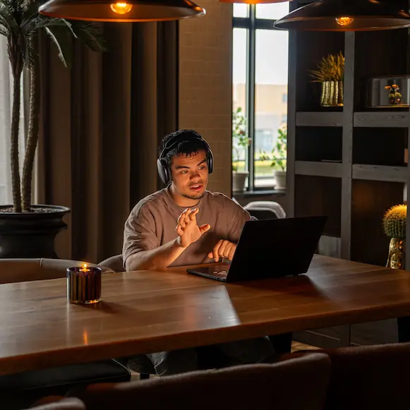 Strategiegesprek via videocall waarin het contentplan wordt afgestemd