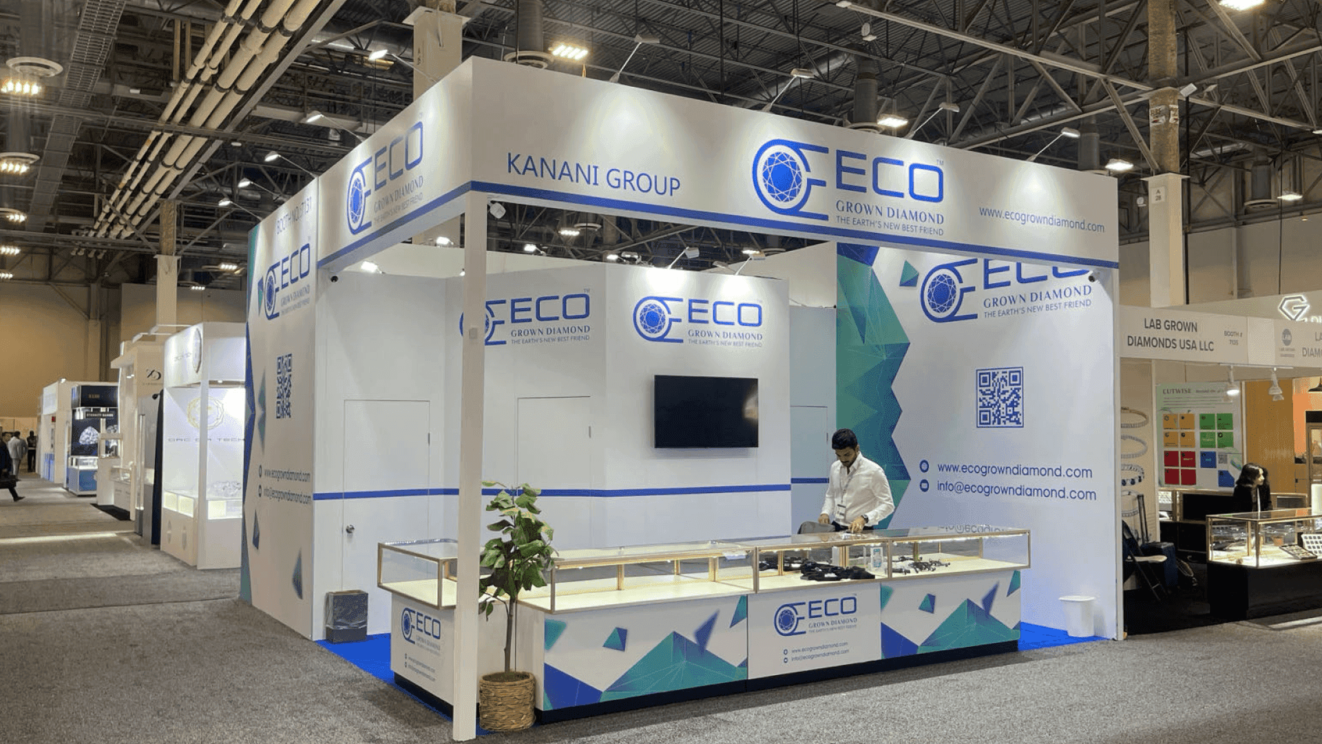 10x20 jewelry trade show booth with glass display cases and luxury retail layout in Las Vegas exhibition