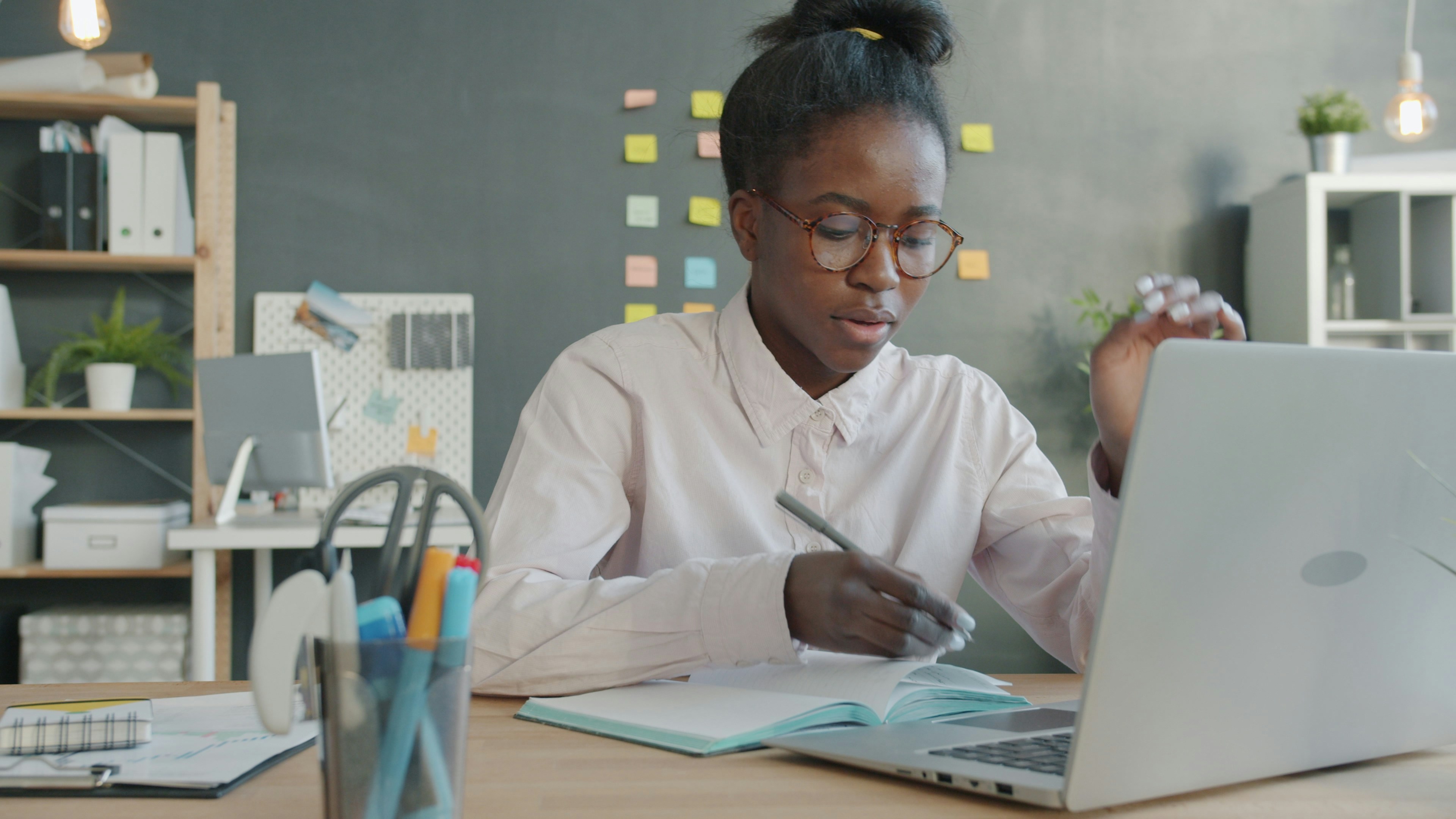 woman working - How To Write A College Research Paper
