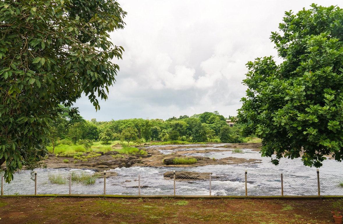 24-Hour Front Desk Service